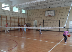 Zajęcia uspołeczniające pt."Zabawa z przyjaciółmi to ważna sprawa"