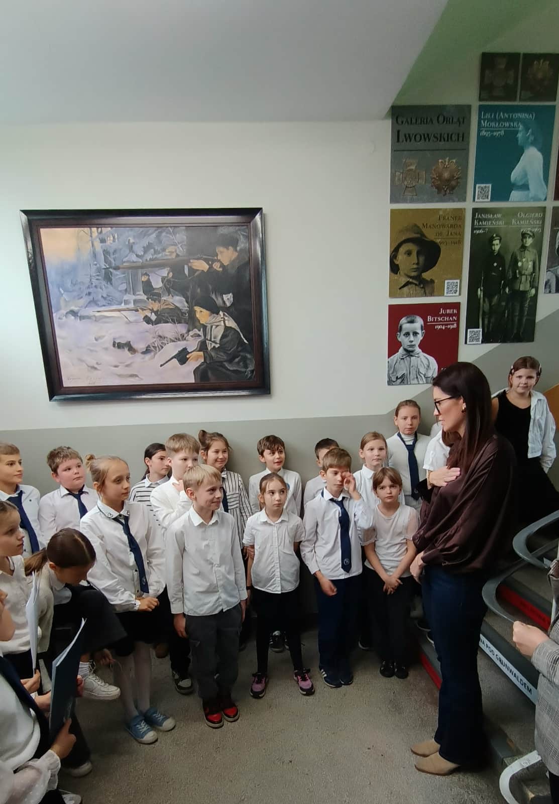 Pani Dyrektor przemawia do dzieci