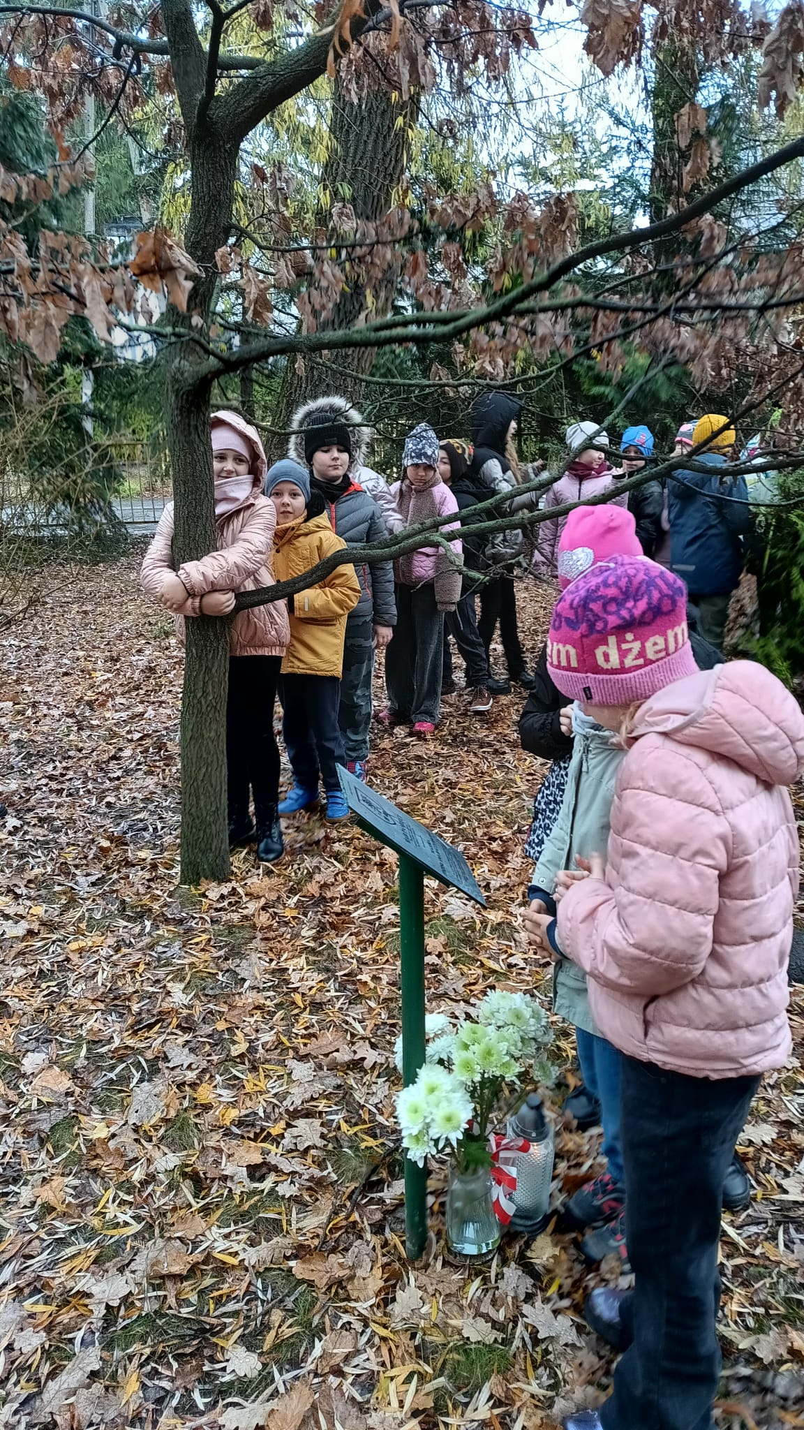 Składanie kwiat&oacute;w - Dąb Pamięci