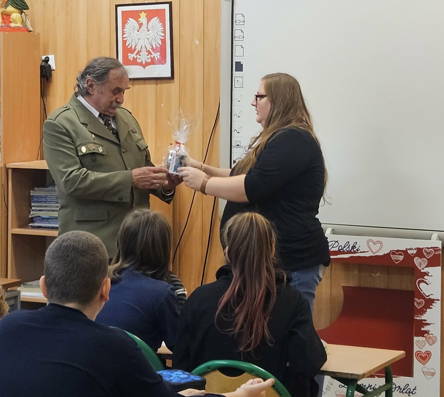 Podziękowanie - wręczenie kubka