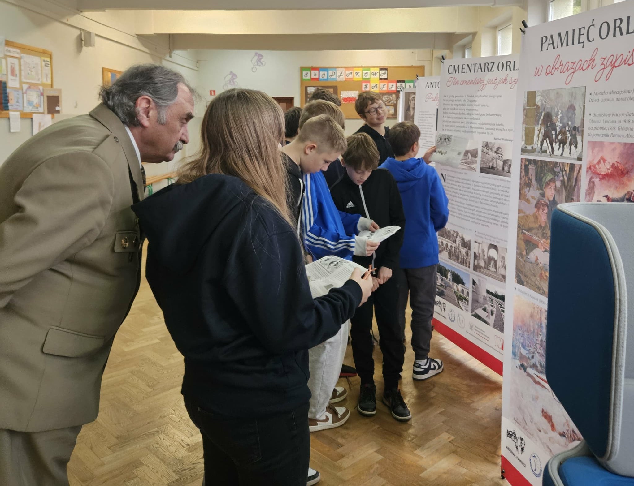 Przy wystawie o Orlętach