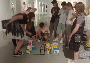 Uczniowie w Muzeum Sztuki