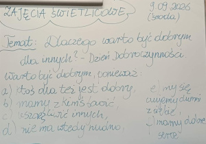 Tablica z tematem zajęć uspołeczniających