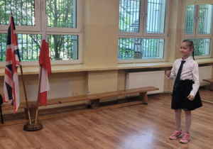 Uczennica występuje