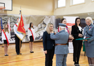 Wręczenie medalu p. Kobus