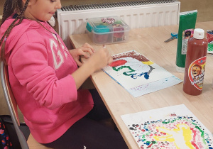 Uczennica pracuje