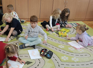 Zajęcia uspołeczniające z okazji Światowego Dnia Osób Głuchych - szkoła włączająca