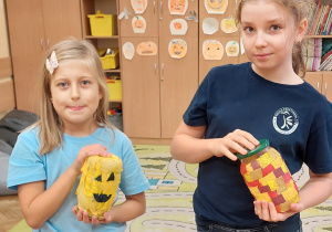 Uczennice z lampionami