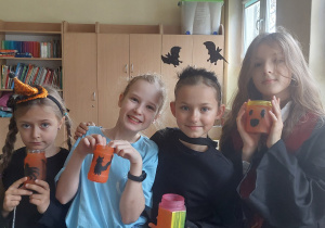 Uczennice w przebraniu