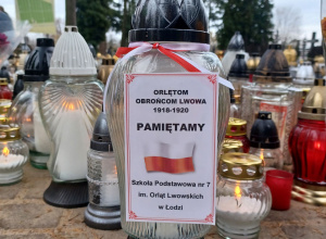 Znicz Pamięci na łódzkich cmentarzach