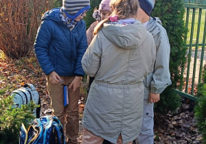 Dzieci wspólnie wymyślają zabawę dla grupy