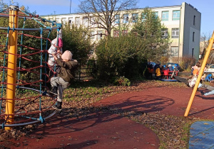 Tworzymy zgrana grupę w zabawie na placu