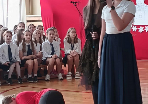 Uczennice podczas przestawienia