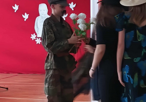 Uczeń przebrany z Józefa Piłsudskiego