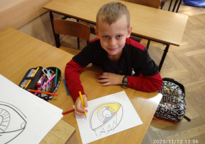 Uczeń koloruje