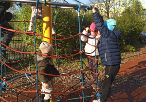 Dzieci na drabinkach