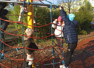 Wspólna zabawa na świeżym powietrzu