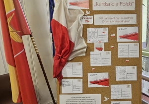 Kartki pocztowe na tablicy