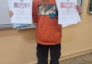 Uczennica z dyplomem