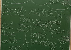 Tablica z tematem zajęć o Andrzejkach