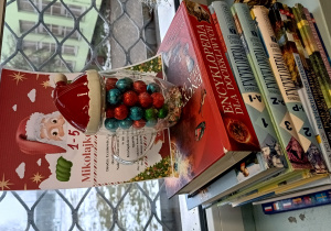 Cukierki-bombki w kubku