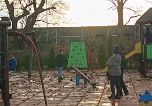 Plac zabaw to czas kiedy można wspólnie spędzić wolny czas razem