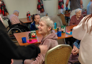 Wolontariusze składają życzenia