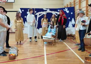 W stajence z pasterzami