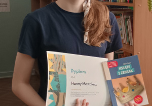 Uczennica z nagrodą