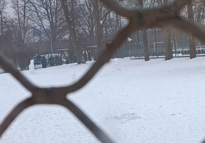 Krajobraz zimowy czyli ulepione bałwany za oknem