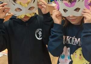 Dzieci w maskach