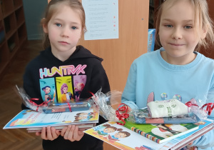 Uczennice z nagrodami