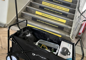 Wózek z instrumentami