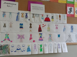 Projektantem być... - projekty strojów klas siódmych