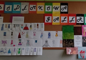 Tablica z pracami uczniów