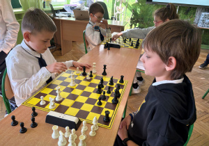 Uczniowie rywalizacji szachowej