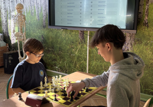 Uczniowie rywalizacji szachowej