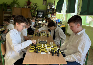 Uczniowie rywalizacji szachowej