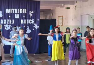 Nasi uczniowie podczas występu