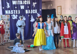 Nasi uczniowie podczas występu