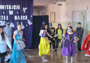 Nasi uczniowie podczas występu