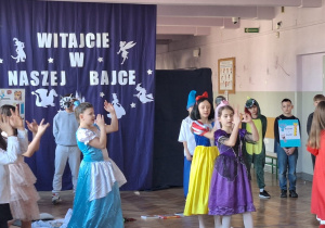 Nasi uczniowie podczas występu