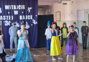 Nasi uczniowie podczas występu