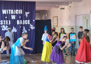 Nasi uczniowie podczas występu