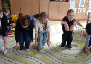 Dzieci powoli wstają