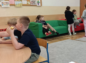 Zajęcia świetlicowe pt. "Warto spędzać czas z rówieśnikami"