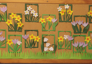 Tablica z pracami plastycznymi