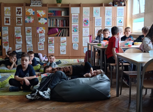 Zajęcia świetlicowe pt. "Seans filmowy na wesoło, czyli zabawny świat Bolka i Lolka"