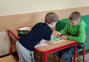 Dzieci potrafią wspólnie aktywnie spędzić czas