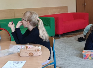 "Świat neuroróżnorodności, czyli zaświeć się na niebiesko dla autyzmu"